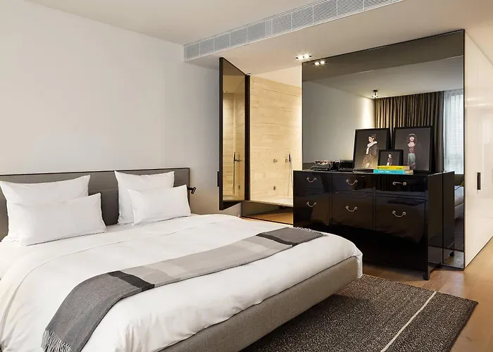 Roomers Baden-Baden, Autograph Collection